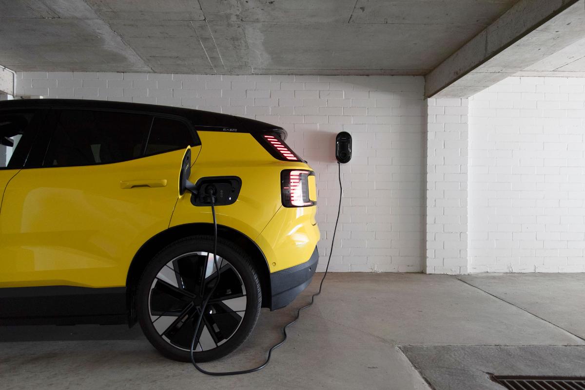 EARTH EV 7KW LED TETHERED