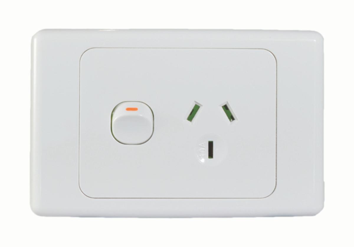 COUGAR SINGLE GPO 10A HORIZ WHITE