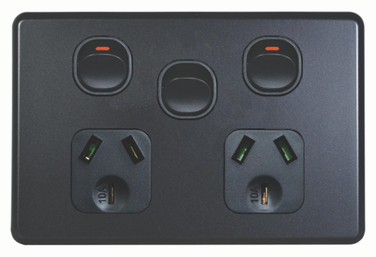 FLAT CAT DBL GPO + EXT SW 10A MATT BLACK